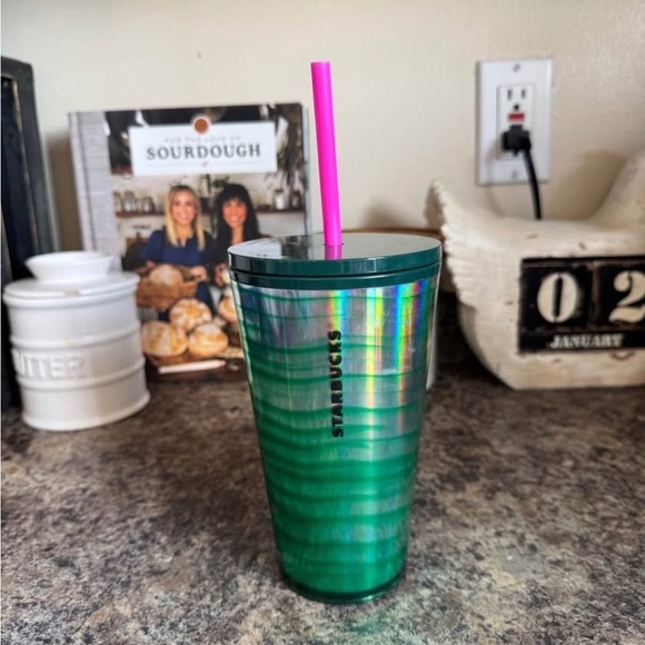 Starbucks Holiday Green Waves Cold Cup 2021 - Picture 1 of 2